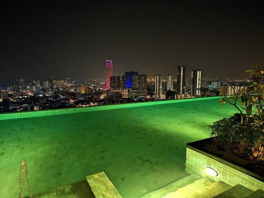 Infinity Pool 2Br Suite 7Pax @Beacon @Georgetown Εξωτερικό φωτογραφία